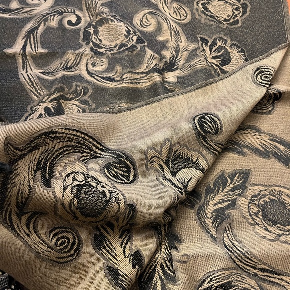 Cleo Scarf - Picture 2 of 7